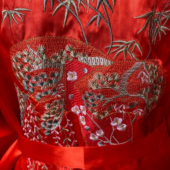 Vintage Oriental Embroidered Kimono Robe Cover Up Red Floral Crane Waist Tie - Picture 7 of 12